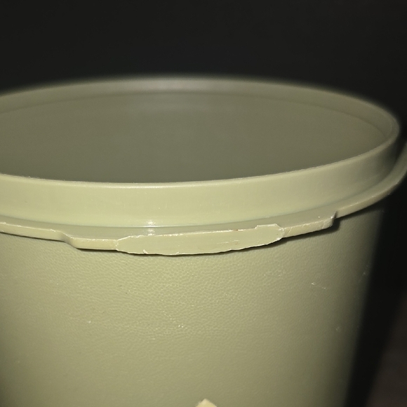 Vintage Tupperware Green Canister with Lid 811 and 812 - Picture 7 of 11